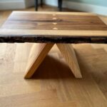 wonderhout-salontafel-driehoek-amerikaans-noten-essen-poten