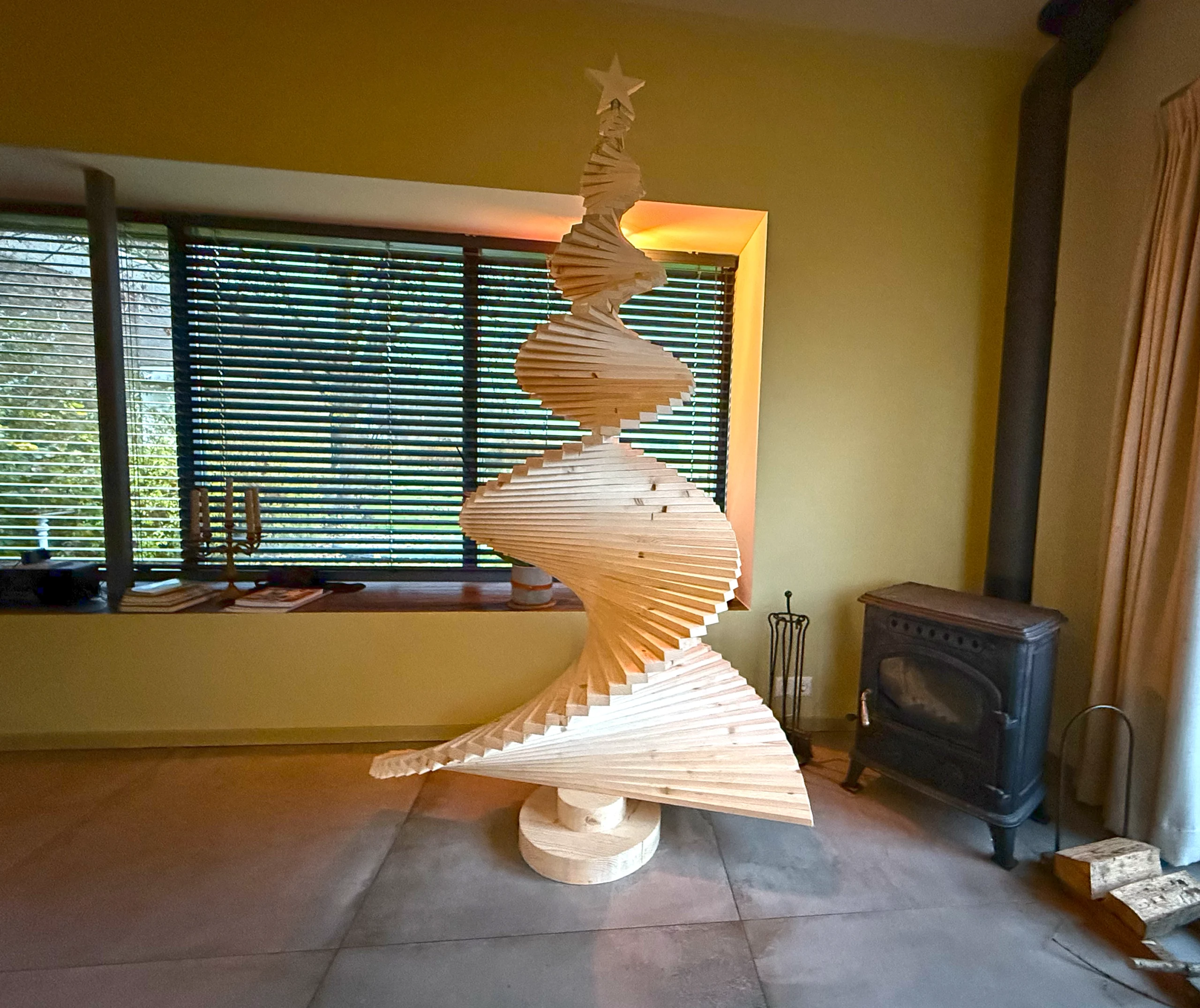 duurzame-houten-spiraal-kerstoom